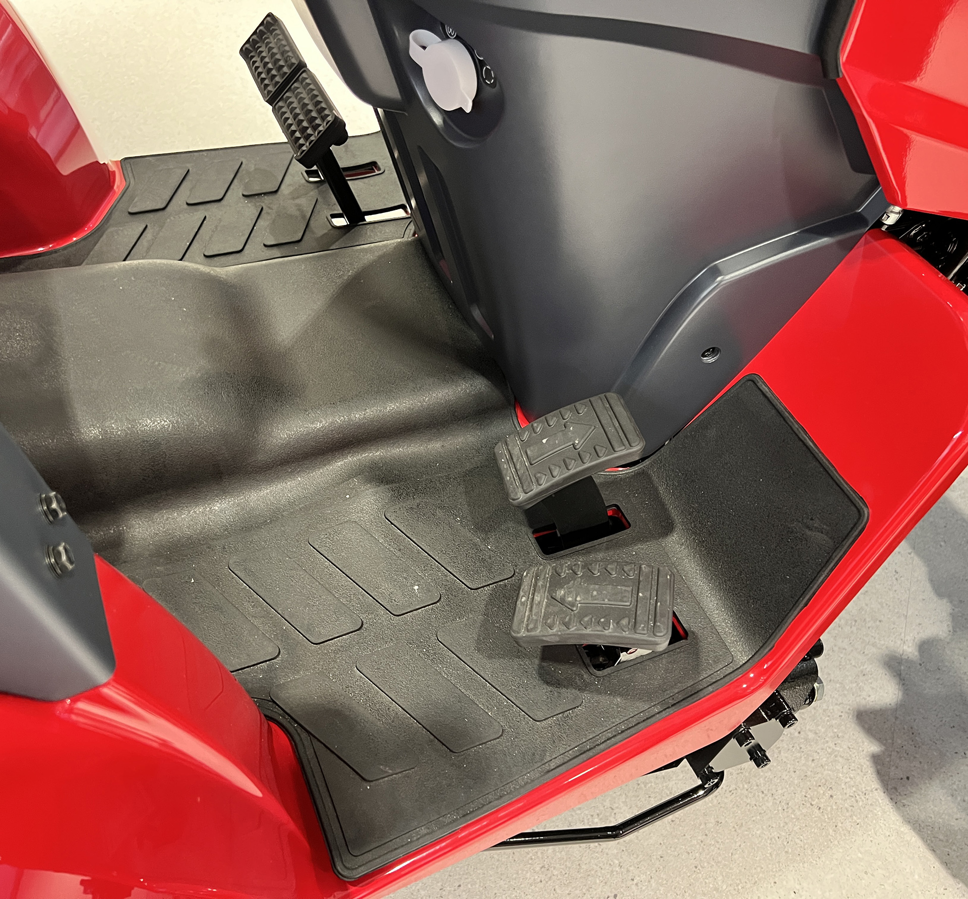 TYM T25 HST Pedals (Click to enlarge) TYM T25 HST Pedals